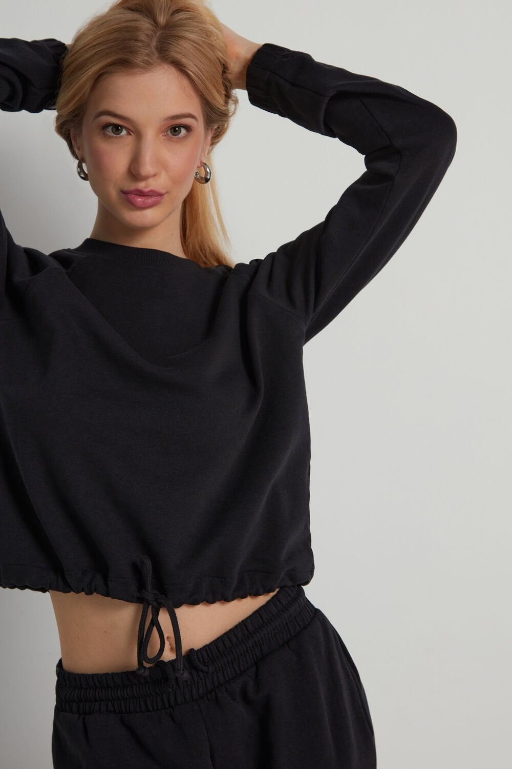 Tezenis Cropped Long-Sleeve Sweatshirt with Drawstring Czarne Czarne | 1970-NKFSU