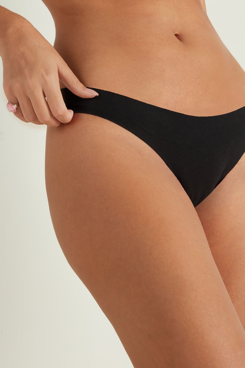 Tezenis Seamless Cheeky Briefs in Bawełniane Czarne Czarne | 6354-BZPJR