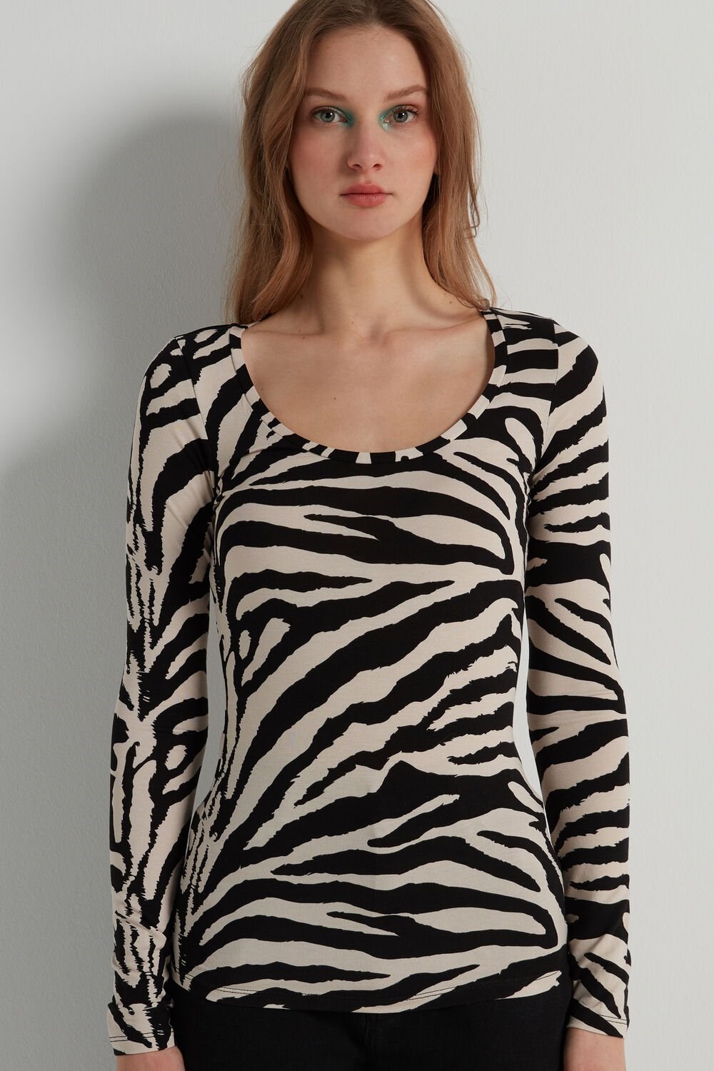 Tezenis Szerokie Neck Long Sleeve Top in Printed Viscose Animal Milk White/Black Zebra Print 306v | 4672-ZAMUG