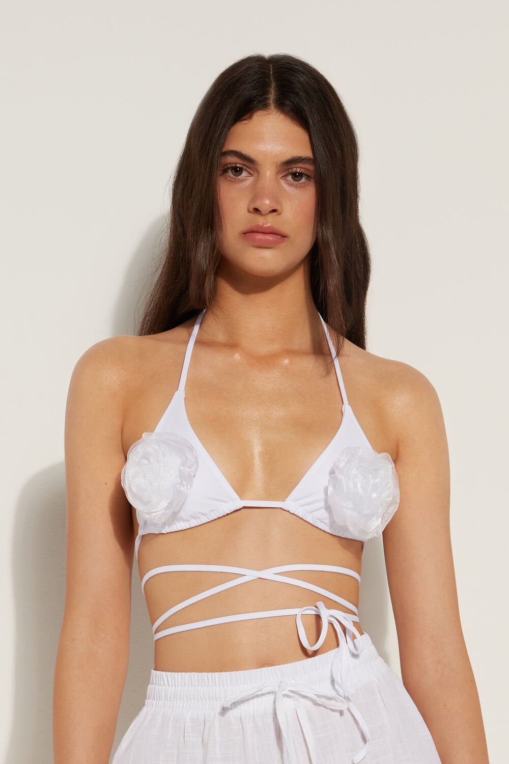 Tezenis White 3D Roses Triangle Bikini Top Białe Białe | 4980-BEVRZ